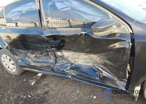 2013 Volkswagen Jetta 2.0L S z USA, uszkodzony, nr VIN 3VW2K7AJ1DM295919